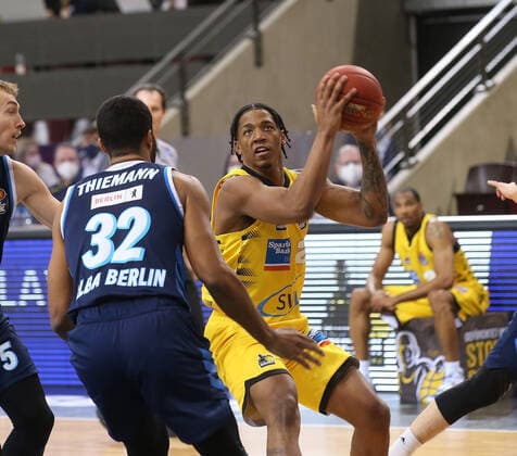 V li Johannes Thiemann Alba , Desi Rodriguez Riesen MHP Riesen Ludwigsburg vs Alba Berlin Basketball Bundesliga 2020 2021 Ludwigsburg , GER, 08 12 2020,