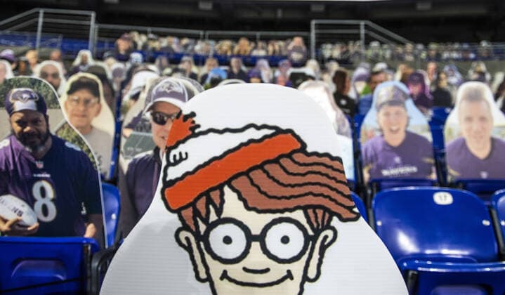 Bilder des Jahres 2020, Sport 12 Dezember Sport Themen der Woche KW50 Sport Bilder des Tages Cardboard cutout fans fill the seats at M &T Bank Stadium as the Baltimore Ravens play the Dallas Cowboys in the second half at M&T Bank Stadium in Baltimore, Maryland on Tuesday, December 8, 2020.  BAL20201208319 KEVINxDIETSCH