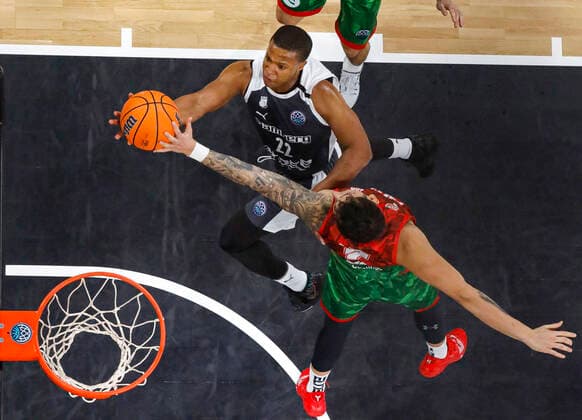 left Devon Hall Brose Bamberg, 22 right Mahir Agva Pinar Karsiyaka, 07 Basketball Champions League 2020 21, group phase matchday 3, Brose Bamberg Pinar Karsiyaka 08 12 2020, Bamberg, Brose Arena photo Daniel Löb Loeb Any use of the photo is subject to a fee according to the currently valid MFM list plus VAT. Requires a specimen copy If the photo is to be used outside of journalistic purposes, please consult the photographer For any usage other than editorial purposes please contact the author Bennet Hundt Brose Bamberg, 33 Devon Hall Brose Bamberg, 22 Copyright: DanielxLöb