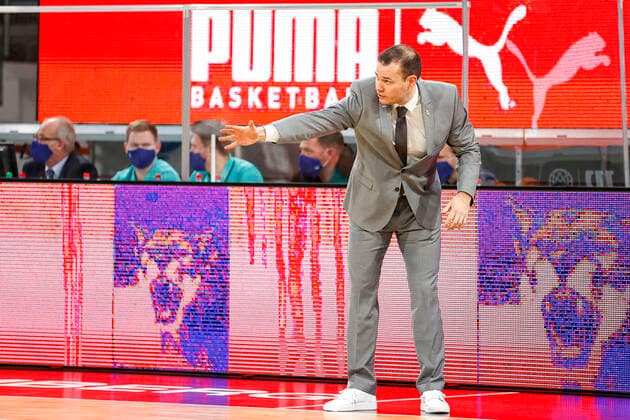 Head coach Johan Roijakkers Brose Bamberg Basketball Champions League 2020 21, group phase matchday 3, Brose Bamberg Pinar Karsiyaka 08 12 2020, Bamberg, Brose Arena photo Daniel Löb Loeb Any use of the photo is subject to a fee according to the currently valid MFM list plus VAT. UrhG expressly requires a specimen copy If the photo is to be used for purposes other than journalism, please consult the photographer For any usage other than editorial purposes please contact the author Copyright: DanielxLöb