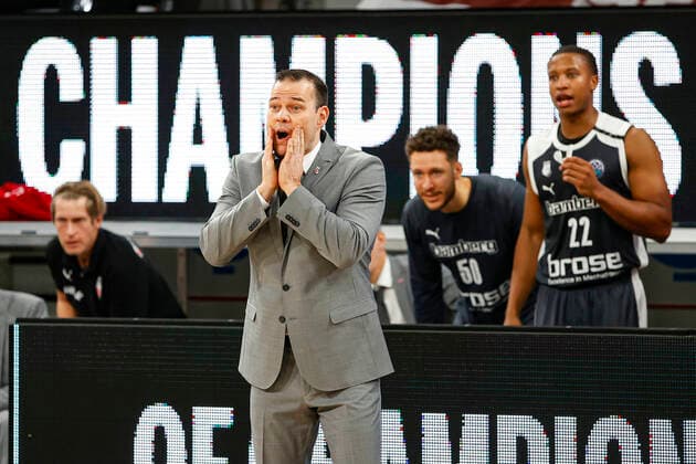 Head coach Johan Roijakkers Brose Bamberg Basketball Champions League 2020 21, group phase matchday 3, Brose Bamberg Pinar Karsiyaka 08 12 2020, Bamberg, Brose Arena photo Daniel Löb Loeb Any use of the photo is subject to a fee according to the currently valid MFM list plus VAT. UrhG expressly requires a specimen copy If the photo is to be used for purposes other than journalism, please consult the photographer For any usage other than editorial purposes please contact the author Copyright: DanielxLöb
