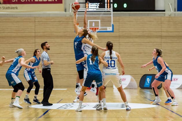 Throw-in in the game GISA Lions SV Halle vs SNP BasCats USC Heidelberg Basketball 1 Bundesliga ERDGAS Sportarena Halle Saale 09 12 2020 Photo Holger John Sachsen Anhalt Germany