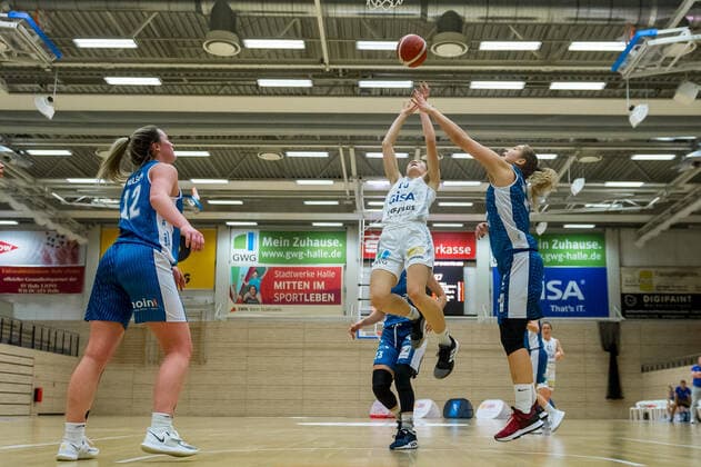 Charlotte Kreuter 13, GISA Lions SV Halle wins through GISA Lions SV Halle vs SNP BasCats USC Heidelberg Basketball 1 Bundesliga ERDGAS Sportarena Halle Saale 09 12 2020 Photo Holger John Sachsen Anhalt Germany