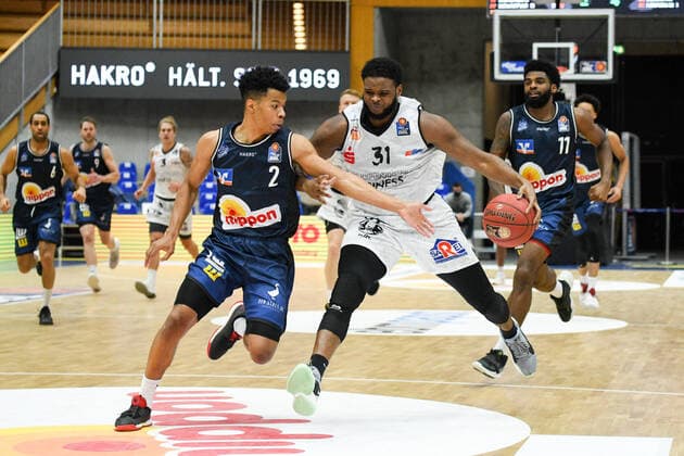 Joe Lawson Niners Chemnitz in duel with Trae Bell Haynes HAKRO Merlins Crailsheim, GER, HAKRO Merlins Crailsheim vs. Niners Chemnitz, 09 12 2020, 1 matchday easycredit Basketball Bundesliga, season 2020 2021 GER, HAKRO Merlins Crailsheim vs. Niners Chemnitz, 09 12 2020, 1 matchday easycredit Basketball Bundesliga, season 2020 2021 Crailsheim Copyright: xEibnerxPressefoto MichaelxMemmlerx EP_MMR