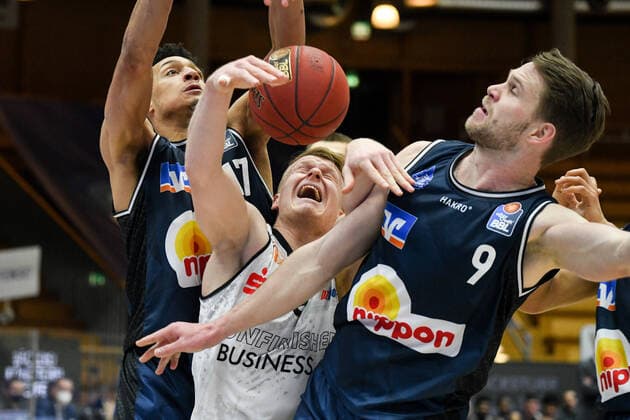 Fabian Bleck HAKRO Merlins Crailsheim and Jamuni McNeace HAKRO Merlins Crailsheim defend against Luis Figge Niners Chemnitz , GER, HAKRO Merlins Crailsheim vs Niners Chemnitz, 09 12 2020, 1 matchday easycredit Basketball Bundesliga, season 2020 2021 GER, HAKRO Merlins Crailsheim vs Niners Chemnitz, 09 12 2020, 1 matchday easycredit Basketball Bundesliga, season 2020 2021 Crailsheim Copyright: xEibnerxPressefoto MichaelxMemmlerx EP_MMR
