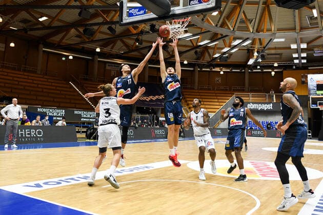 Jamuni McNeace HAKRO Merlins Crailsheim and Radii Caisin HAKRO Merlins Crailsheim defend against Malte Ziegenhagen Niners Chemnitz , GER, HAKRO Merlins Crailsheim vs Niners Chemnitz, 09 12 2020, 1 matchday easycredit Basketball Bundesliga, season 2020 2021 GER, HAKRO Merlins Crailsheim vs Niners Chemnitz, 09 12 2020, 1 matchday easycredit Basketball Bundesliga, season 2020 2021 Crailsheim Copyright: xEibnerxPressefoto MichaelxMemmlerx EP_MMR