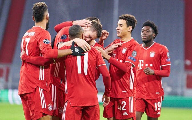 Bilder des Jahres 2020, Sport 12 Dezember Sport Themen der Woche KW50 Sport Bilder des Tages Niklas SUELE, FCB 4 scores, shoots goal for , Tor, Treffer, 1-0, celebrates his goal, happy, laugh, celebration, Douglas COSTA, FCB 11 Jamal MUSIALA, FCB 42 Alphonso DAVIES, FCB 19 in the match FC BAYERN MUENCHEN - LOKOMOTIVE MOSKAU of football UEFA Champions League group stage in season 2020 2021 in Munich, December 9, 2020.