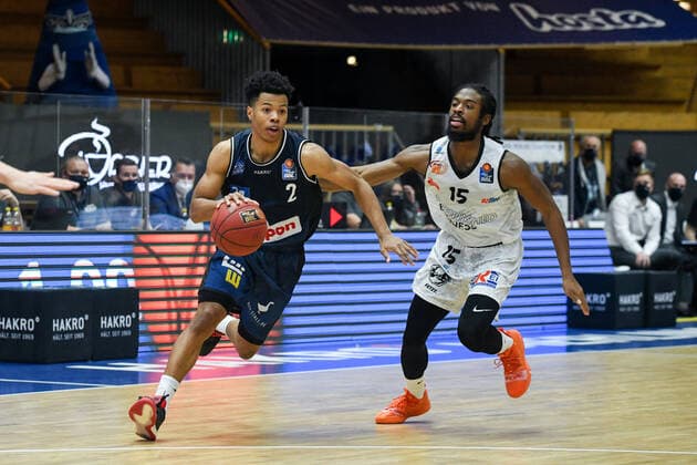 Trae Bell Haynes HAKRO Merlins Crailsheim in duel with Marcus Thornton Niners Chemnitz, GER, HAKRO Merlins Crailsheim vs. Niners Chemnitz, 09 12 2020, 1 matchday easycredit Basketball Bundesliga, season 2020 2021 GER, HAKRO Merlins Crailsheim vs. Niners Chemnitz, 09 12 2020, 1 matchday easycredit Basketball Bundesliga, season 2020 2021 Crailsheim Copyright: xEibnerxPressefoto MichaelxMemmlerx EP_MMR