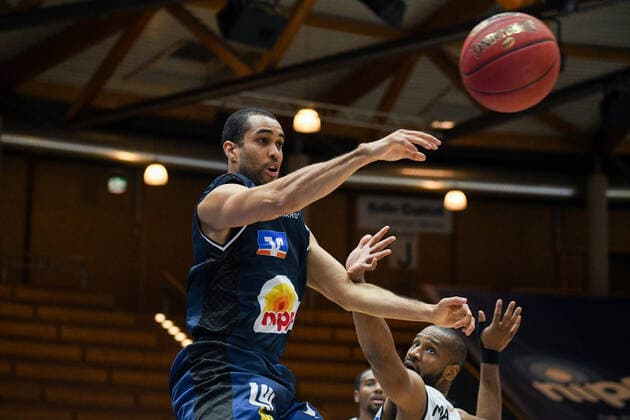 Elias Lasisi HAKRO Merlins Crailsheim am Korb, GER, HAKRO Merlins Crailsheim vs Niners Chemnitz, 09 12 2020, 1 matchday easycredit Basketball Bundesliga, season 2020 2021 GER, HAKRO Merlins Crailsheim vs Niners Chemnitz, 09 12 2020, 1 matchday easycredit Basketball Bundesliga, season 2020 2021 Crailsheim Copyright: xEibnerxPressefoto MichaelxMemmlerx EP_MMR