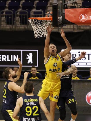 Johnny Hamilton, Edgaras Ulanovas, Luke Sikma, Jan Vesely Action Game scene Duel Sports Basketball EuroLeague Men Season 2020 2021 10 12 2020 ALBA Berlin vs Fenerbahce Istanbul