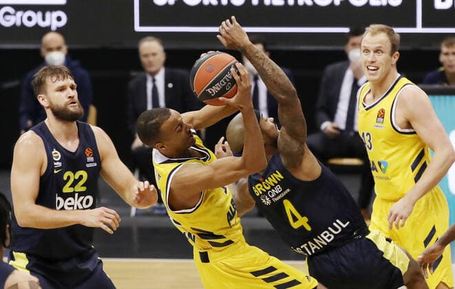 Louis Olinde, Lorenzo Brown action game scene duel sport basketball EuroLeague men season 2020 2021 10 12 2020 ALBA Berlin vs Fenerbahce Istanbul