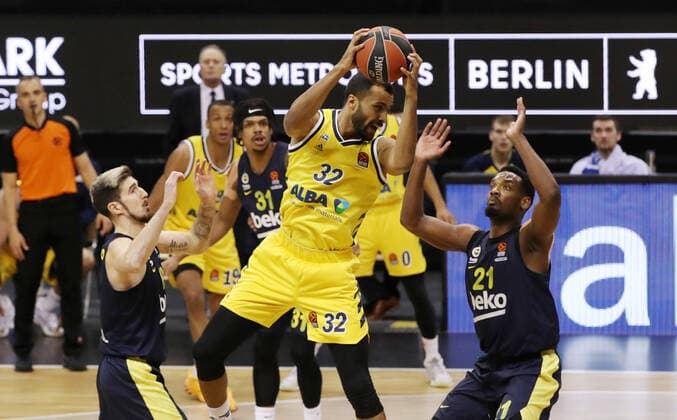 Nando De Colo, Johannes Thiemann, Dyshawn Pierre action game scene duel sport basketball EuroLeague men season 2020 2021 10 12 2020 ALBA Berlin vs Fenerbahce Istanbul