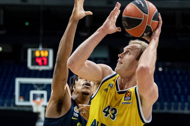 Basketball Berlin 10 12 2020 Season 2020 2021 Euroleague Regular Season Preliminary round Alba Berlin vs Fenerbahce Beko Istanbul Luke Sikma Alba Berlin, No 43 Jarell Eddie Fenerbahce, No 31