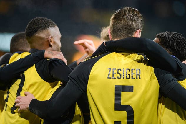 10 12 2020, Berne, Wankdorf, UEFA Europa League BSC Young Boys CFR Cluj, cheering Young Boys at the 2 1  Copyright: xJustPictures.ch LuigixRizzox