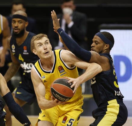 Niels Giffey, Ali Muhammed action game scene duel sport basketball EuroLeague men season 2020 2021 10 12 2020 ALBA Berlin vs Fenerbahce Istanbul