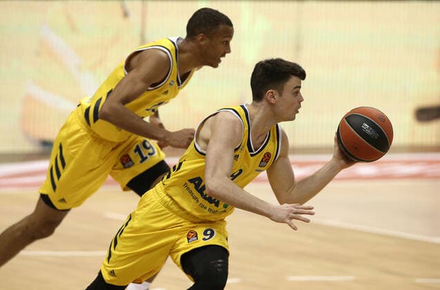 Jonas Mattissek, Louis Olinde Action Upper Body Upper Body Sports Basketball EuroLeague Men Season 2020 2021 10 12 2020 ALBA Berlin vs Fenerbahce Istanbul