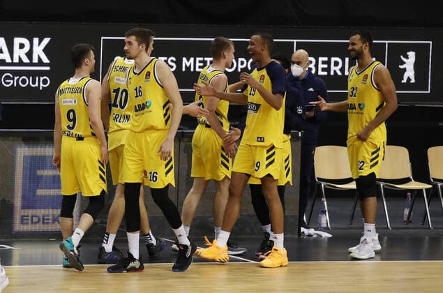 Jonas Mattissek, Tim Schneider, Kresimir Nikic, Louis Olinde, Johannes Thiemann Joy emotion jubilant jubilation after game sport basketball EuroLeague men season 2020 2021 10 12 2020 ALBA Berlin vs Fenerbahce Istanbul