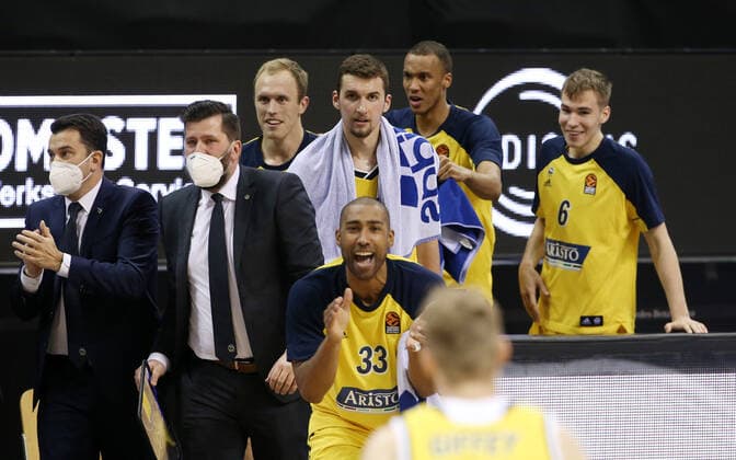 Jayson Granger, Luke Sikma, Kresimir Nikic, Louis Olinde, Malte Delow joy emotion jubilant jubilation sport basketball EuroLeague men season 2020 2021 10 12 2020 ALBA Berlin vs Fenerbahce Istanbul