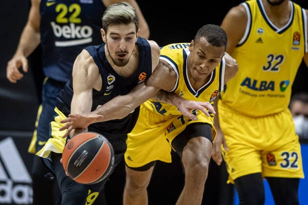 Basketball Berlin 10 12 2020 Season 2020 2021 Euroleague Regular Season Preliminary round Alba Berlin vs Fenerbahce Beko Istanbul Louis Olinde Alba Berlin, No 19 Nando De Colo Fenerbahce, No 19 li