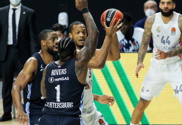 December 10, 2020, Madrid, MADRID, SPAIN: Kelvin Rivers of BT Zenit San Petersburgo and Anthony Randolph of Real Madrid fight for the ballduring Euroligue basketball match played between Real Madrid and Zenit San Petersburgo at Wizink Center on December 10, 2020 in Madrid, Spain. Madrid SPAIN - ZUMAa181 20201210_zaa_a181_018 Copyright: xIrinaxR.xHipolitox