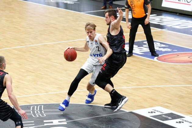 BBL easyCredit Basketball Bundesliga Season 2020 2021 2 matchday on Thursday, 10 December 2020 at the edel optics de Arena in Hamburg Hamburg Towers Jobstairs Giessen 46ers v l Jordan Swing Towers , Johannes Richter Giessen Hamburg Towers Jobstairs Giessen 46ers