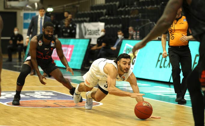 Max DiLeo Towers against Jonathan STARK Giessen Basketball Men BBL on Do 10 12 2020 Hamburg Towers Giessen 46 ers