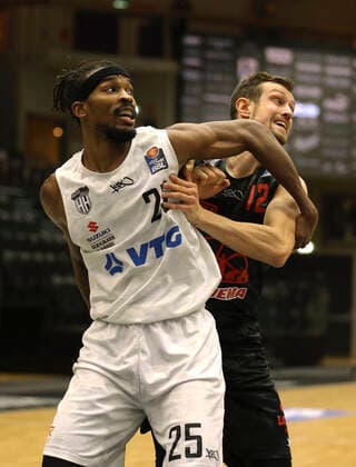 right Johannes Richter Giessen against Terry ALLEN Towers Basketball Men BBL on Do 10 12 2020 Hamburg Towers Giessen 46 ers