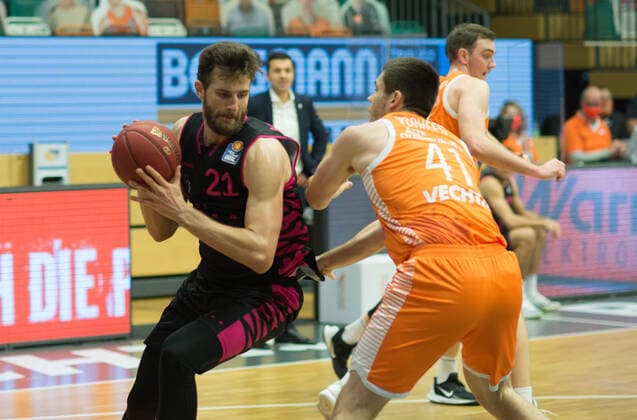 GER, Basketball, RASTA Vechta vs Telekom Baskets Bonn 11 12 2020, RASTA Dome, Vechta, GER, easy Credit BBL, RASTA Vechta vs Telekom Baskets Bonn, in the picture Leon KRATZER Telekom Baskets Bonn 21 Will VORHEES Rasta Vechta 41 nordphotoxRojahn nph00310