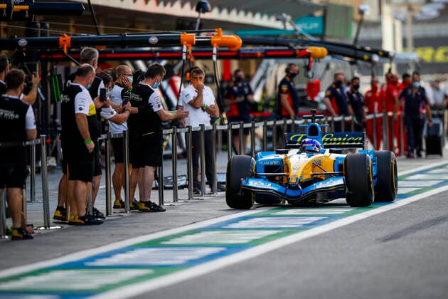Motorsports FIA Formula One World Championship 2020, Grand Prix of Abu Dhabi, Fernando Alonso ESP drives his former Renault R25 of 2005 Abu Dhabi United Arab Emirates