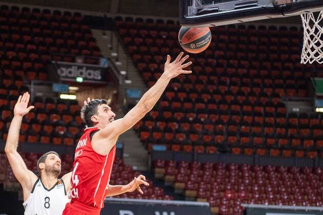 Nihad Djedovic 14 FC Bayern , Antoine Diot 8 Asvel Lyon Villeurbanne , FC Bayern Basketball vs Asvel Villeurbanne, Basketball, Euroleague, 11 12 2020 Munich Bayern Germany Copyright: xkolbert-press UlrichxGamelx