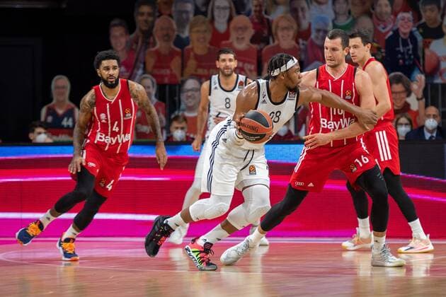 Guerschon Yabusele 28 Asvel Lyon Villeurbanne , Paul Zipser 16 FC Bayern , FC Bayern Basketball vs Asvel Villeurbanne, Basketball, Euroleague, 11 12 2020 Munich Bayern Germany Copyright: xkolbert-press UlrichxGamelx
