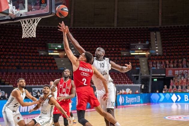 Wade Baldwin 2 FC Bayern , Moustapha Fall 10 Asvel Lyon Villeurbanne , FC Bayern Basketball vs Asvel Villeurbanne, Basketball, Euroleague, 11 12 2020 Munich Bayern Germany Copyright: xkolbert-press UlrichxGamelx