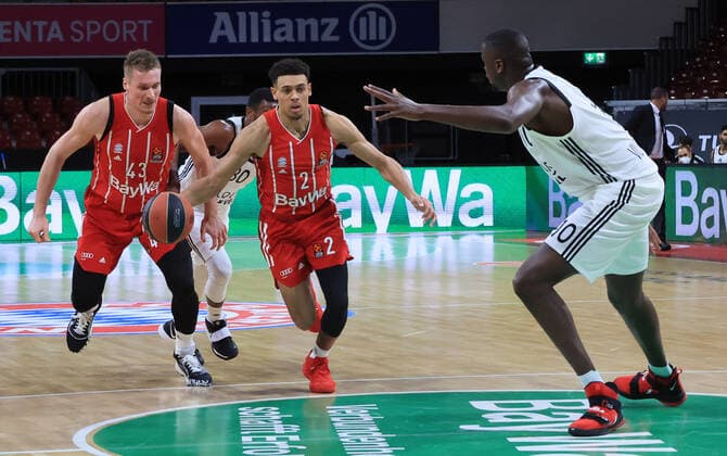 11 12 2020, EuroLeague, FC Bayern Basketball vs Villeurbanne, Audi Dome, pictured here Leon Radosevic FCB Basketball and Zan Mark Sisko FCB Basketball vs Moustapha Fall Villeurbanne