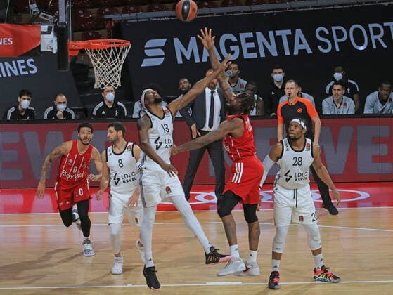 11 12 2020, EuroLeague, FC Bayern Basketball vs. Villeurbanne, Audi Dome, pictured Nick Weiler Babi FCB Basketball , Antoine Diot Villeurbanne , Kevarrius Hayes Villeurbanne , Jalen Reynolds FCB Basketball , Guerschon Yabusele Villeurbanne
