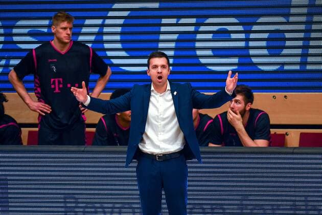 GER, Basketball, RASTA Vechta vs Telekom Baskets Bonn 11 12 2020, RASTA Dome, Vechta, GER, easy Credit BBL, RASTA Vechta vs Telekom Baskets Bonn, in the picture first win Igor JOVOVIC Telekom Baskets Bonn Headcoach nordphotoxRojahn nph00310