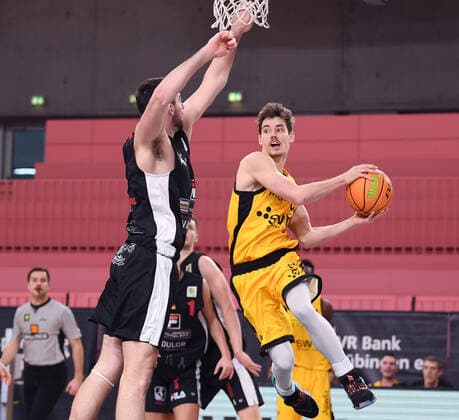 Basketball 2 Bundesliga 2020 2021 11 Matchday 12 12 2020 Tigers Tuebingen Artland Dragons Gianni Otto re, Tigers against Robert Marberry li, Artland Dragons