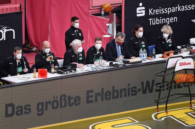 Basketball 2 Bundesliga 2020 2021 11 Matchday 12 12 2020 Tigers Tuebingen Artland Dragons Court of Fighters with volunteers of the Tigers Tuebingen