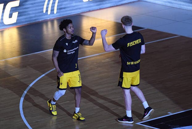 Basketball 2 Bundesliga 2020 2021 11 Matchday 12 12 2020 Tigers Tuebingen Artland Dragons Team Presentation Tigers Josh Sharkey purl high five Timo Fischer