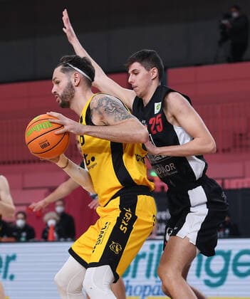 Basketball 2 Bundesliga 2020 2021 11 Matchday 12 12 2020 Tigers Tuebingen Artland Dragons Enosch Wolf left, Tigers against Jacob Knauf right, Artland Dragons