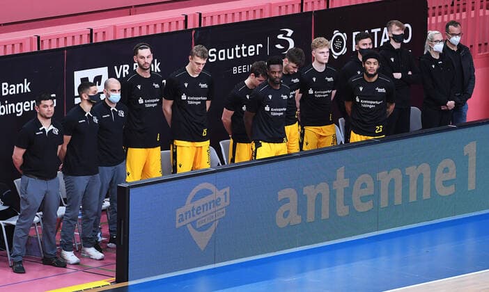 Basketball 2 Bundesliga 2020 2021 11 Matchday 12 12 2020 Tigers Tuebingen Artland Dragons The Tigers Bank at the minutes silence for two deceased Tigers fans before the game Coach Daniel Jansson, Co-Coach Hussain Dasouki, Athletics Coach Martin Stroebele, Enosch Wolf, Jekabs Beck, Gianni Otto, Roland Nyama, Matti Sorgius, Timo Fischer, Troy Simons and Besnik Bekteshi v li
