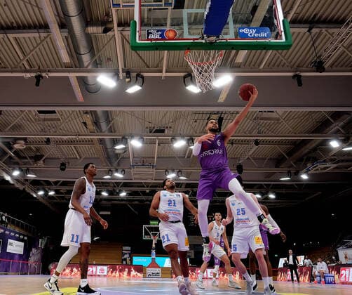 GSD zje123 Basketball Bundesliga Season 2020 21 BG Göttingen Syntainics MBC Göttingens Luke Nelson on the ball against MBC Quinton Hooker