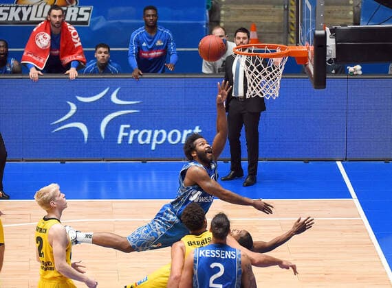 12 12 2020, xhbx, Basketball BBL Bundesliga, Frankfurt Skyliners MHP Riesen Ludwigsburg emspor, v l Quantez Robertson Fraport Skyliners Frankfurt DFL DFB REGULATIONS PROHIBIT ANY USE OF PHOTOGRAPHS as IMAGE SEQUENCES and or QUASI VIDEO Frankfurt am Main