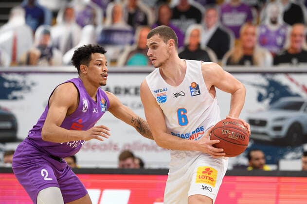 BG Göttingen Syntainics MBC 12 12 2020, Basketball Bundesliga easyCredit BBL, season 2020 2021, main round, 6 matchday, BG Göttingen Syntainics MBC Weißenfels Marko Krstanovic r plays against Göttingens Nelson Weidemann Göttingen Lower Saxony Germany