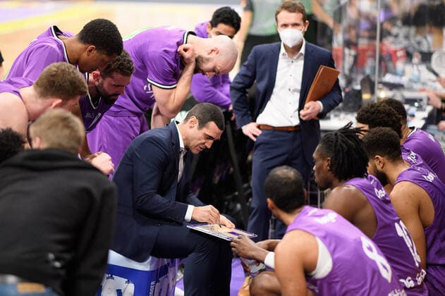 BG Göttingen Syntainics MBC 12 12 2020, Basketball Bundesliga easyCredit BBL, season 2020 2021, main round, 6 matchday, BG Göttingen Syntainics MBC Göttingen Syntainics MBC Göttingens coach Roel Moors Göttingen Lower Saxony Germany