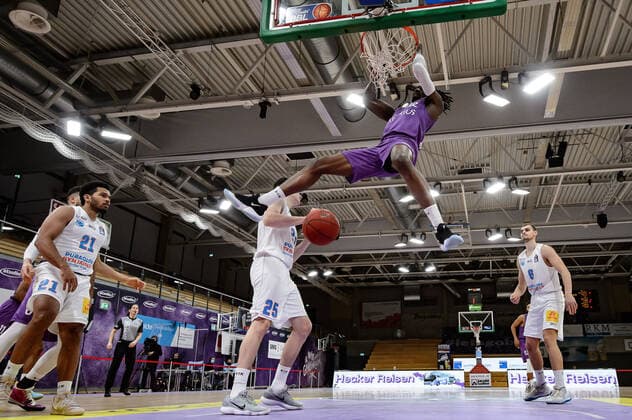 BG Göttingen Syntainics MBC 12 12 2020, Basketball Bundesliga easyCredit BBL, season 2020 2021, main round, 6 matchday, BG Göttingen Syntainics MBC Göttingens Tai Odiase at dunking Göttingen Lower Saxony Germany