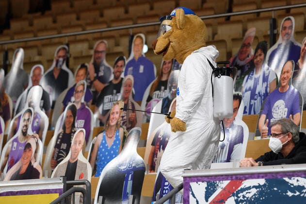 BG Göttingen Syntainics MBC 12 12 2020, Basketball Bundesliga easyCredit BBL, season 2020 2021, main round, 6 matchday, BG Göttingen Syntainics MBC mascot Zuffi with disinfection equipment at Papplikum Göttingen Lower Saxony Germany