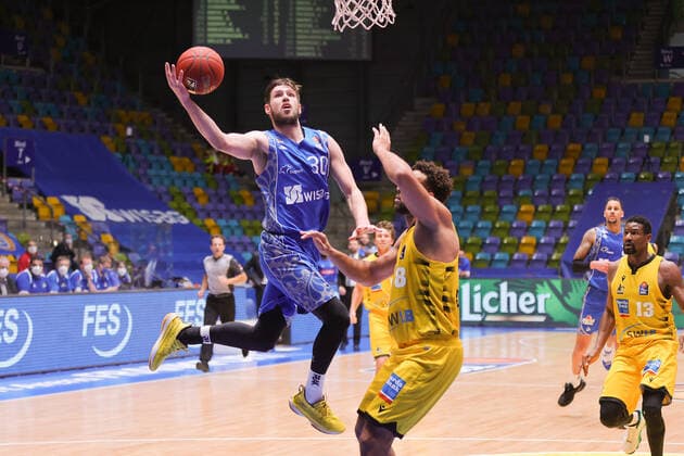 Fraport Skyliners MHP GIANTS Ludwigsburg, easyCredit BBL basketball game of Jon Axel Gudmundsson Fraport Skyliners, 30 against Elias Harris Ludwigsburg, 8 easyCredit BBL basketball game between Fraport Skyliners and MHP GIANTS Ludwigsburg on December 12, 2020 in the Fraport Arena in Frankfurt am Main, Frankfurt am Main Hesse Germany Fraport Arena