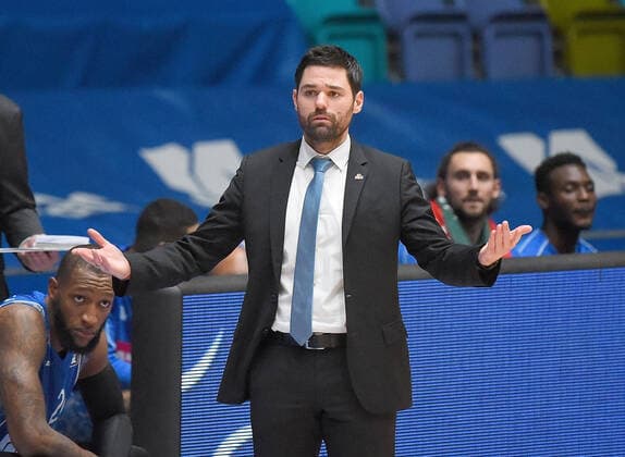 12 12 2020, xhbx, Basketball BBL Bundesliga, Frankfurt Skyliners MHP Riesen Ludwigsburg emspor, v l Trainer Sebastian Gleim Head Coach, Fraport Skyliners Frankfurt DFL DFB REGULATIONS PROHIBIT ANY USE OF PHOTOGRAPHS as IMAGE SEQUENCES and or QUASI VIDEO Frankfurt am Main