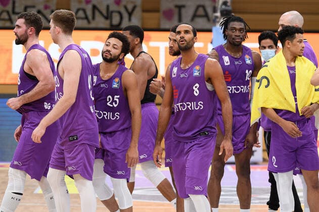 BG Goettingen Syntainics MBC 12 12 2020, Basketball Bundesliga easyCredit BBL, Season 2020 2021, Main Round, 6 Matchday, BG Goettingen Syntainics MBC Goettingens players are on the field after the game Goettingen Lower Saxony Germany