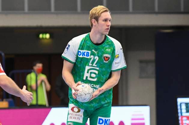 Berlins Marian Michalczik with the ball in the Handball Bundesliga, Die Eulen Ludwigshafen Fuechse Berlin Ludwigshafen am Rhein 12 12 20 Handball , 12 12 2020, Ludwigshafen am Rhein Germany xpxmrx
